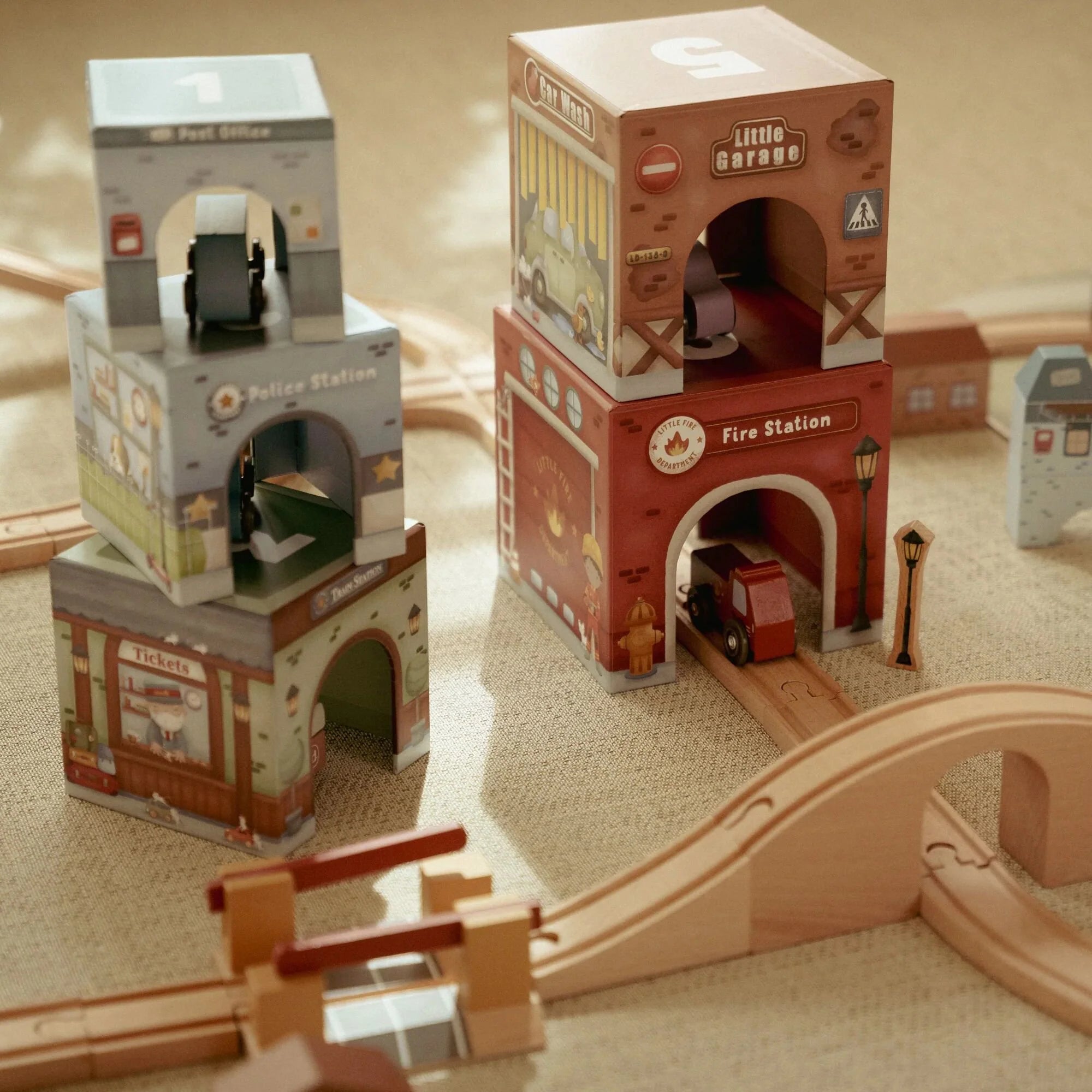 Staflanlegur turn + viðar bílar FORPÖNTUN